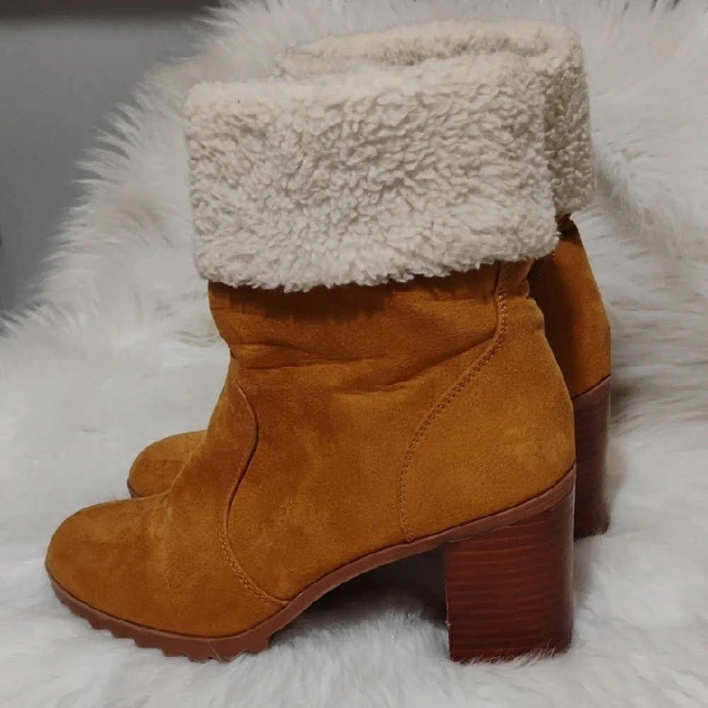 SALE! Crown & Ivy Sherpa Cream Cuff Lined Tan Heeled Boots Sz.7.5 Worn 1X (X2) - Picture 2 of 12